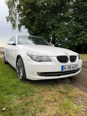 BMW 530 i LCI 6-Gang Handschalter / Leder / Xenon / 19“