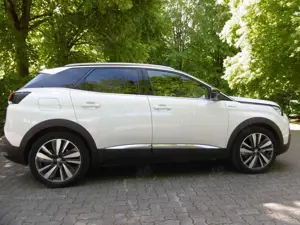 Peugeot 3008 Hybrid4 300 e-EAT8 GT