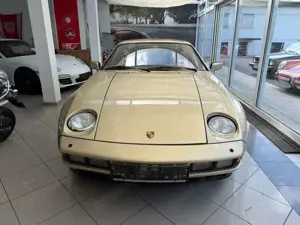 Porsche 928