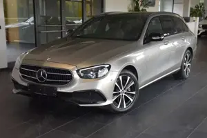 Mercedes-Benz E 300 E 300 de 4Matic T 9G AVANTGARDE"PANO"SITZKLIMA"