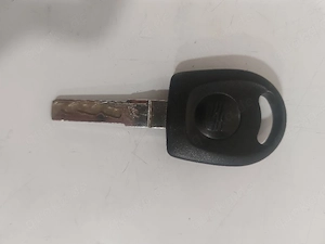 Hallo Ich suche eine auto schlüssel