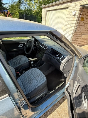 Skoda Fabia 1.2 TÜV 11.2027 Bild 4