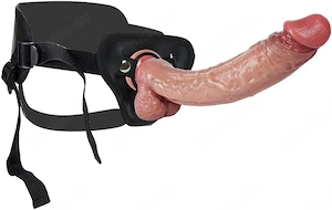 Möchte mich einmal nackt fotografieren lassen mit meinem Umschnalldildo