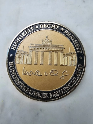 Coin der ehemaligen Verteidigungsministerin Ursula von der Leye