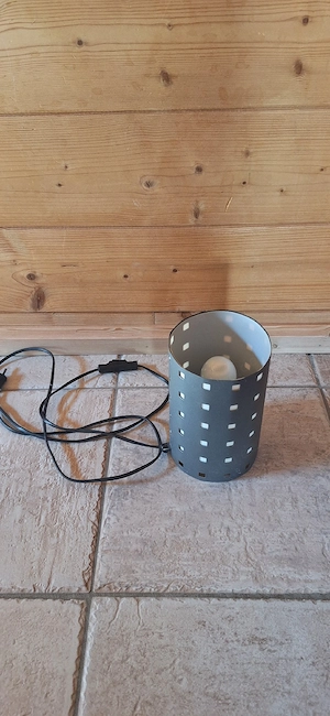 Ikea Nachttischlampe klein mit Glühbirne