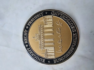 Coin der ehemaligen Verteidigungsministerin Ursula von der Leye Bild 2