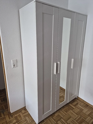 Kleiderschrank