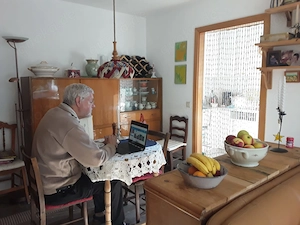 Stilvolle 3-Zimmer Wohnung mit geflekte Innenausstattung mit Balkon, Garage und EBK in Waiblingen Bild 2