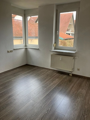 Stilvolle 3-Zimmer Wohnung mit geflekte Innenausstattung mit Balkon, Garage und EBK in Waiblingen Bild 5