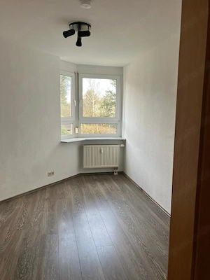 Stilvolle 3-Zimmer Wohnung mit geflekte Innenausstattung mit Balkon, Garage und EBK in Waiblingen Bild 6