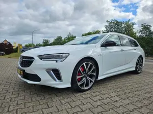 Opel Insignia ST GSi 4x4 P-/Schiebed. AHK HuD OPC-Sitze Leder BOSE ACC