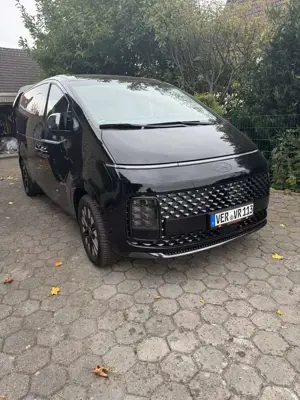 Hyundai STARIA Signature Hybrid 2WD