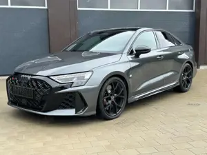 Audi RS3 Limousine MASSAGE/SPORTABGAS/PANO/360°/SONOS