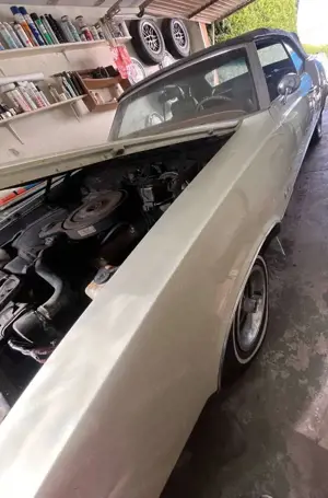 Oldsmobile Cutlass 350 V-8 Rocket