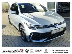 Volkswagen Golf 8 1.5 eTSI DSG R-Line LED/PDC/ACC