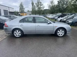 Ford Mondeo Ghia 06.2003, Privatverkauf TÜV 10/27 Bild 5