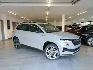 Skoda Karoq 1.5 TSI DSG Sportline Pano/Matrix/Navi/AHK/Kamera/5Jahre