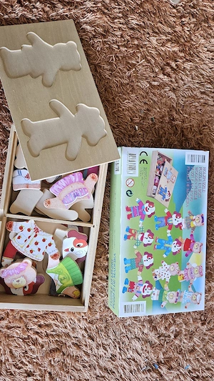 Ankleidepuzzle auf Holz 