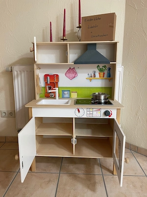 Kinder-Holz-Spielküche mit umfassendem Zubehör und Herdplatte beleuchtet, ab 3 Jahre geeignet, neu. Bild 5