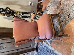 Vintage Ohrensessel Schaukelstuhl   Rocking Chair mit Holzgestell und Ziernagelung