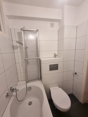 Schöne und helle 1-1,5 Zimmer Wohnung in der Kurhessenstraße mit Mitbenutzung eines großen Gartens Bild 8