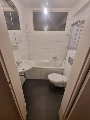 Schöne und helle 1-1,5 Zimmer Wohnung in der Kurhessenstraße mit Mitbenutzung eines großen Gartens Bild 7
