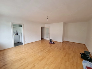 Schöne und helle 1-1,5 Zimmer Wohnung in der Kurhessenstraße mit Mitbenutzung eines großen Gartens Bild 2