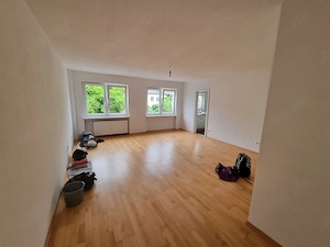 Schöne und helle 1-1,5 Zimmer Wohnung in der Kurhessenstraße mit Mitbenutzung eines großen Gartens