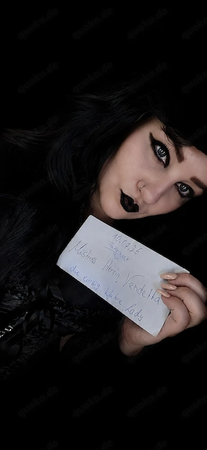 Mistress Herrin Vendetta ist zurück und erzieht dich! Gegen Tribut!