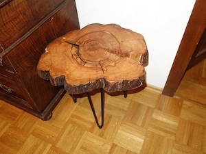 Couchtisch, Beistelltisch aus Baumscheibe vom Apfelbaum, Holztisch