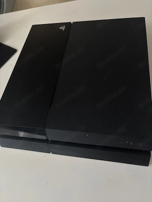 PlayStation 4 mit 3 Controllern, Kabeln und Zubehör