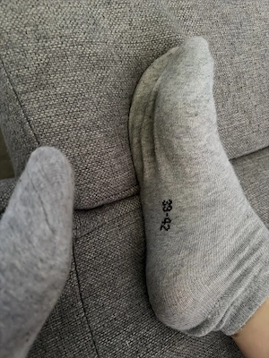 Getragende Socken mit Tragedauer