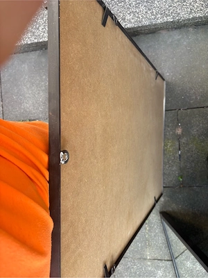 Zwei Spiegel aus Metall