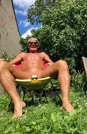 Nacktputzer und Großer Penis