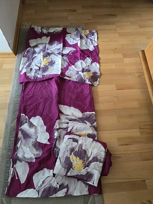 Bettwäsche mit floralem Muster in Pink Lila