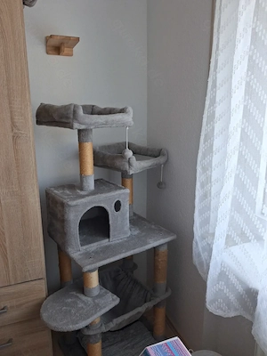 Katzenkratzbaum grau