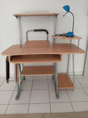 Computerschreibtisch