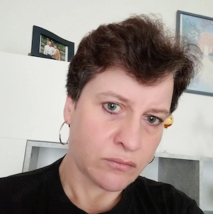 Suche Frau als Haushalts hilfe und freudschaft. 