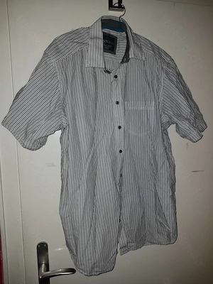 Weißes Herren-Kurzarm-Hemd mit schwarzen Längsstreifen in XL