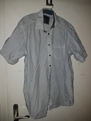 Weißes Herren-Kurzarm-Hemd mit schwarzen Längsstreifen in XL