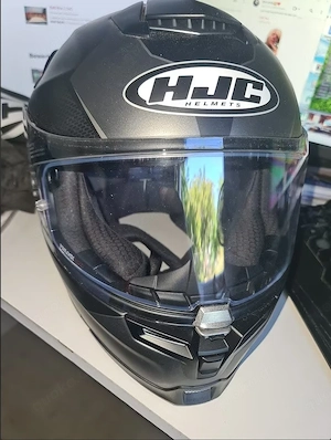 Motorradschutzkleidung, Helm und Stiefel