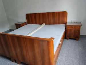 Massivholzbett inkl. 2 Nachtkästche_ Spiegelschrank_Matratzen_Lattenrost_Walnuss