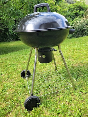 Grill mit Temperaturanzeiger