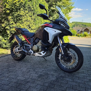 Ducati Multistrada v4 Rally Radar 1. Hand