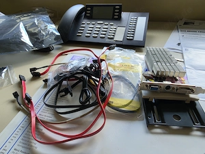 Motherboard 970 Pro3, Grafikkarte, DVD-Laufwerke, Dikslaufwerk, und Kabel