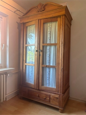 Wunderschöner, antiker Bauernschrank aus Kiefernhol