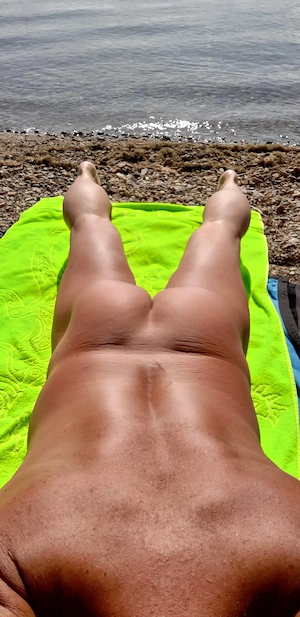 Suche weibliche FKK Badebegleitung für Montag Vormittag 