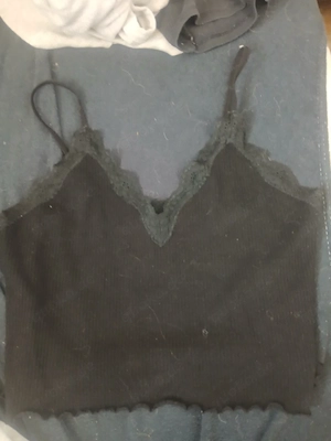 T-shirt und bauch frei