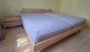 Schlafzimmer Bett 200 x 200 cm + Lattenrost + Nachtkästchen