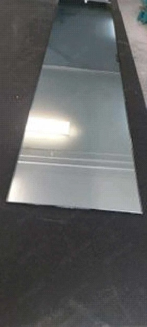 Sicherheitsglas (ESG) Chromspiegel) beidseitig, Dicke: 10 mm, Maße: 407 x 2000 mm. Kanten poliert.